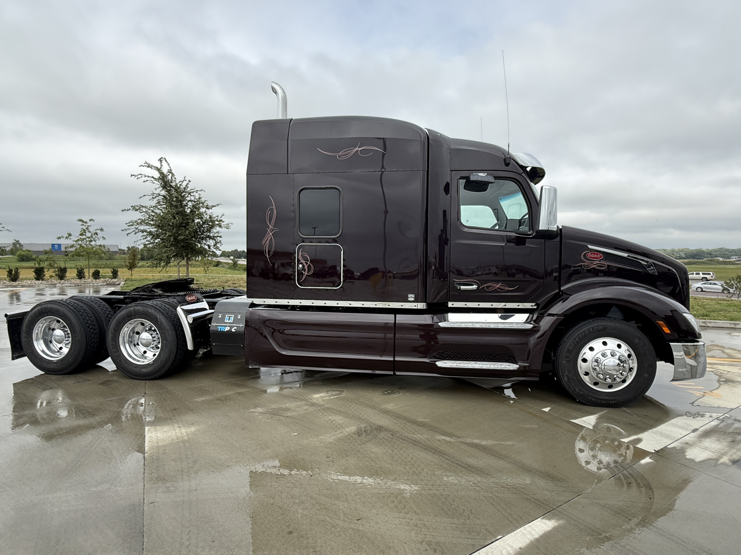 Peterbilt 579 conventional sleeper truck side view showing black exterior, 6x4 axle configuration, chrome fuel tanks, dual rear wheels, and sleeper cab with stylized line art.
