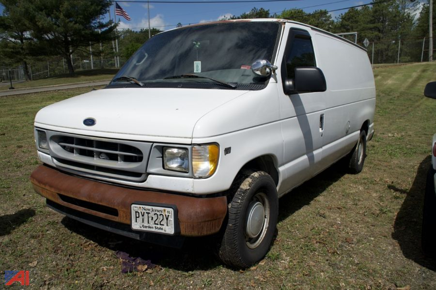 White 2001 Ford E150 cargo van front-left view showing grille headlights bumper and side door