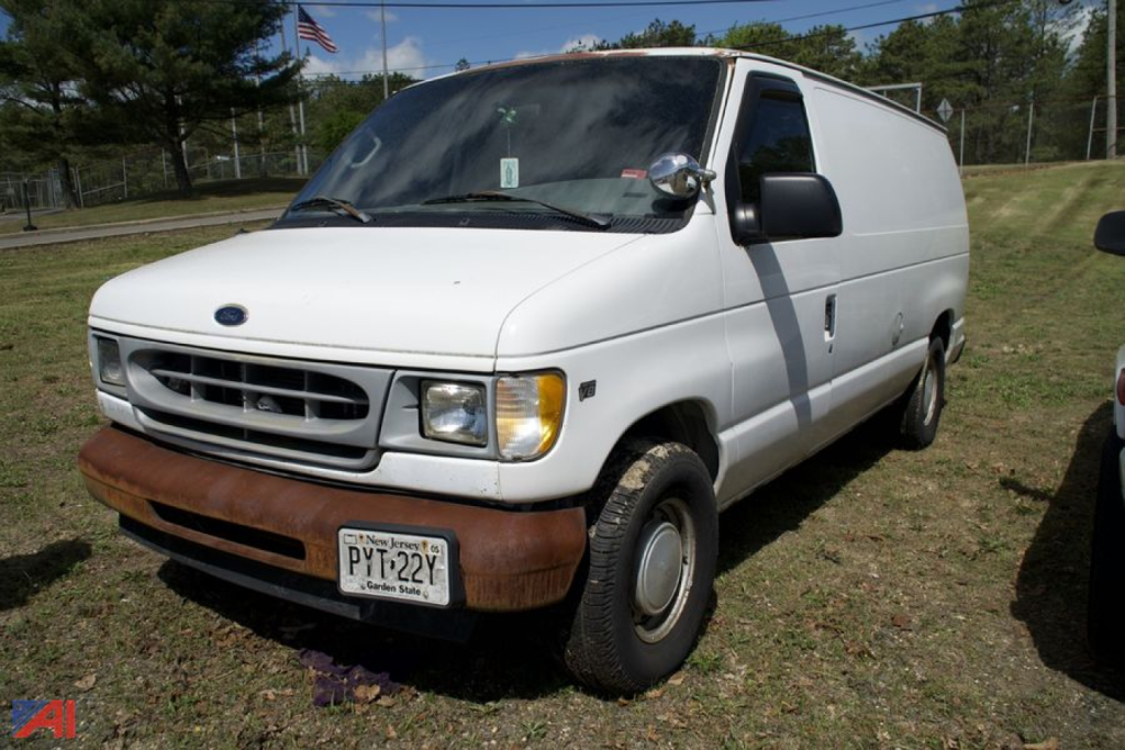 White 2001 Ford E150 cargo van front-left view showing grille headlights bumper and side door