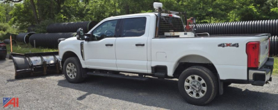 Ford F-350 Super Duty XLT Crew Cab 4x4 with plow attachment in a gravel lot.