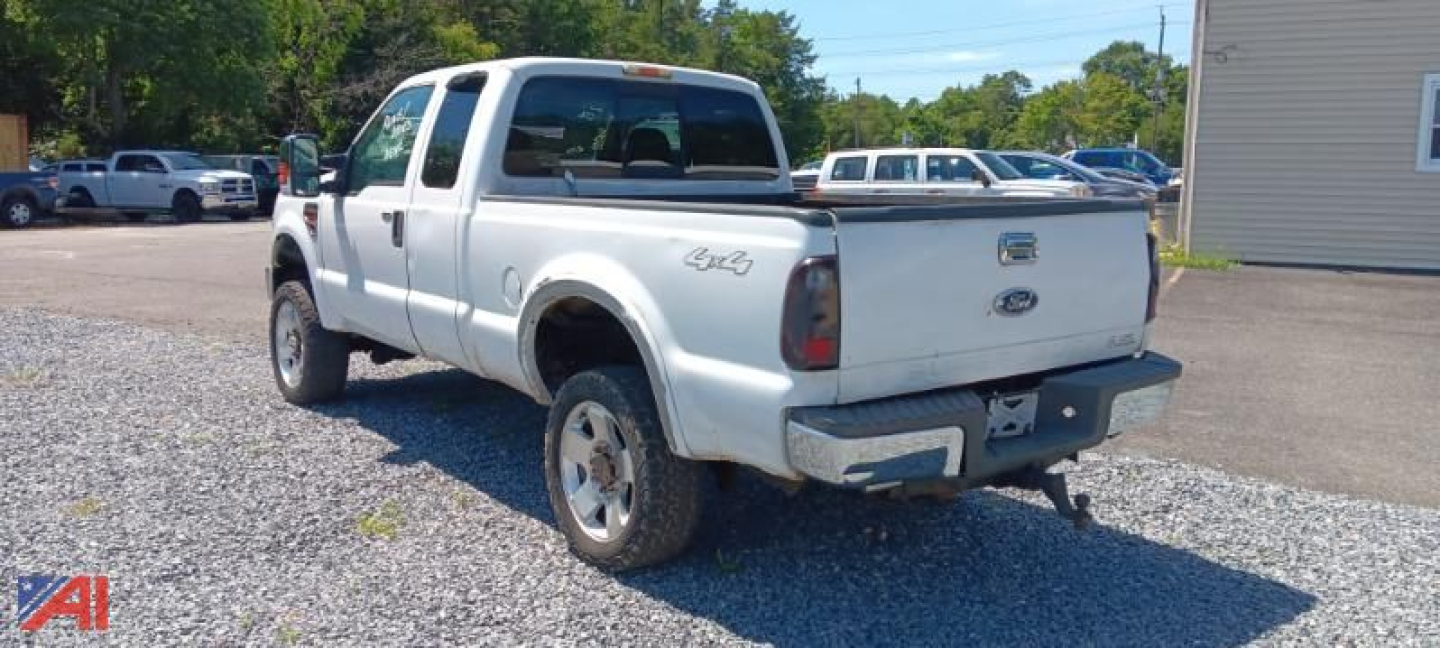 Ford F-350 Super Duty pickup truck rear view showing single rear wheel configuration in a used lot