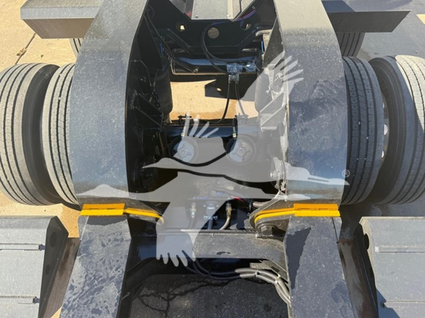  Fontaine Magnitude 60Hd MDSR lowboy trailer hitch area showing dual rear axles and fifth-wheel connection with hydraulic lines and wiring.