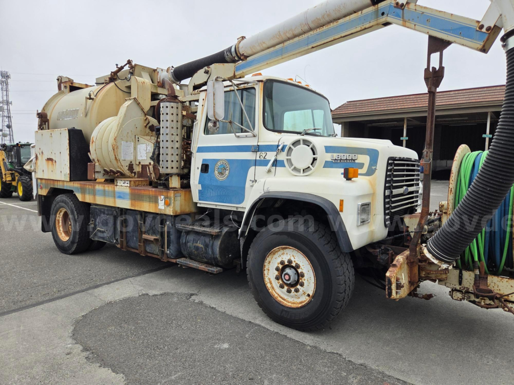 1992 Ford LN8000 vacuum truck showing front grille and hose reel assembly.