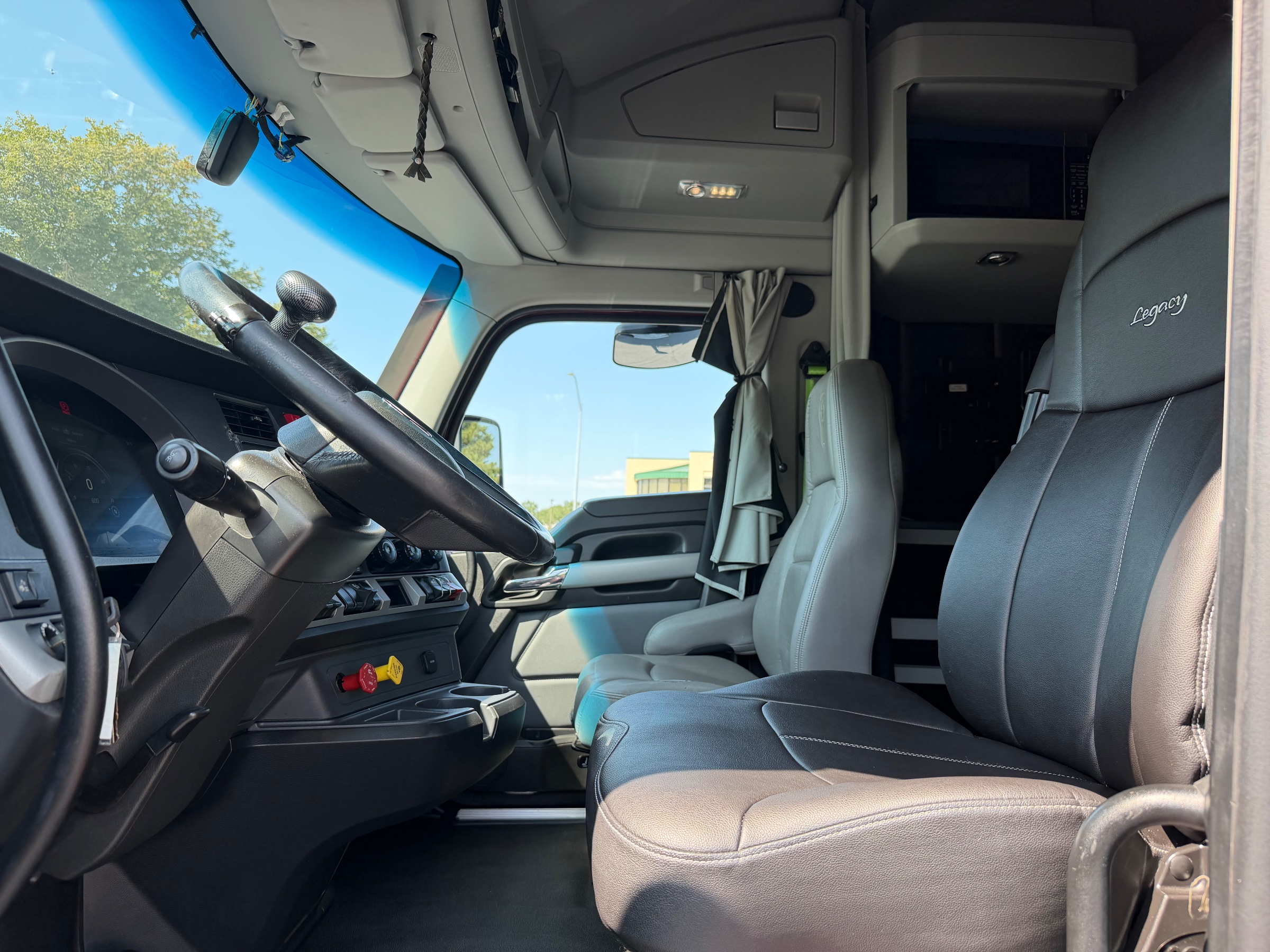 2022 Kenworth T680