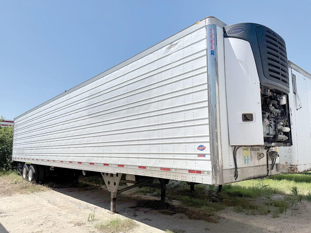 Utility 3000R trailer with rear refrigeration unit and dual tandem wheels, side view, VIN 1UYVS2534CM376410.