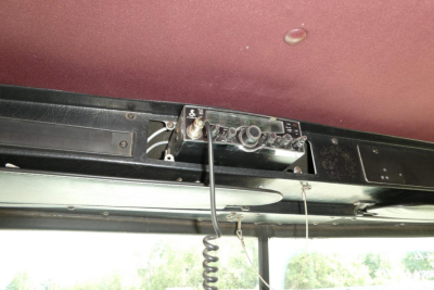 Kenworth T800 roof area showing control box with wiring and coiled cord, interior light fixtures along frame rail.