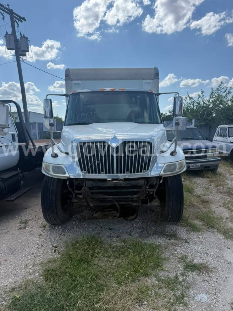 Front view of a white 2005 International 4400 box truck showing grille, headlights, front bumper, and cargo area roof crown. VIN and stock not visible in image.