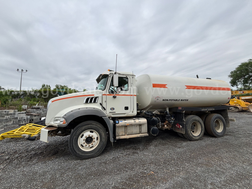 Mack Granite 64BR MHD fuel/oil tanker truck side view showing cylindrical tank and front cab.