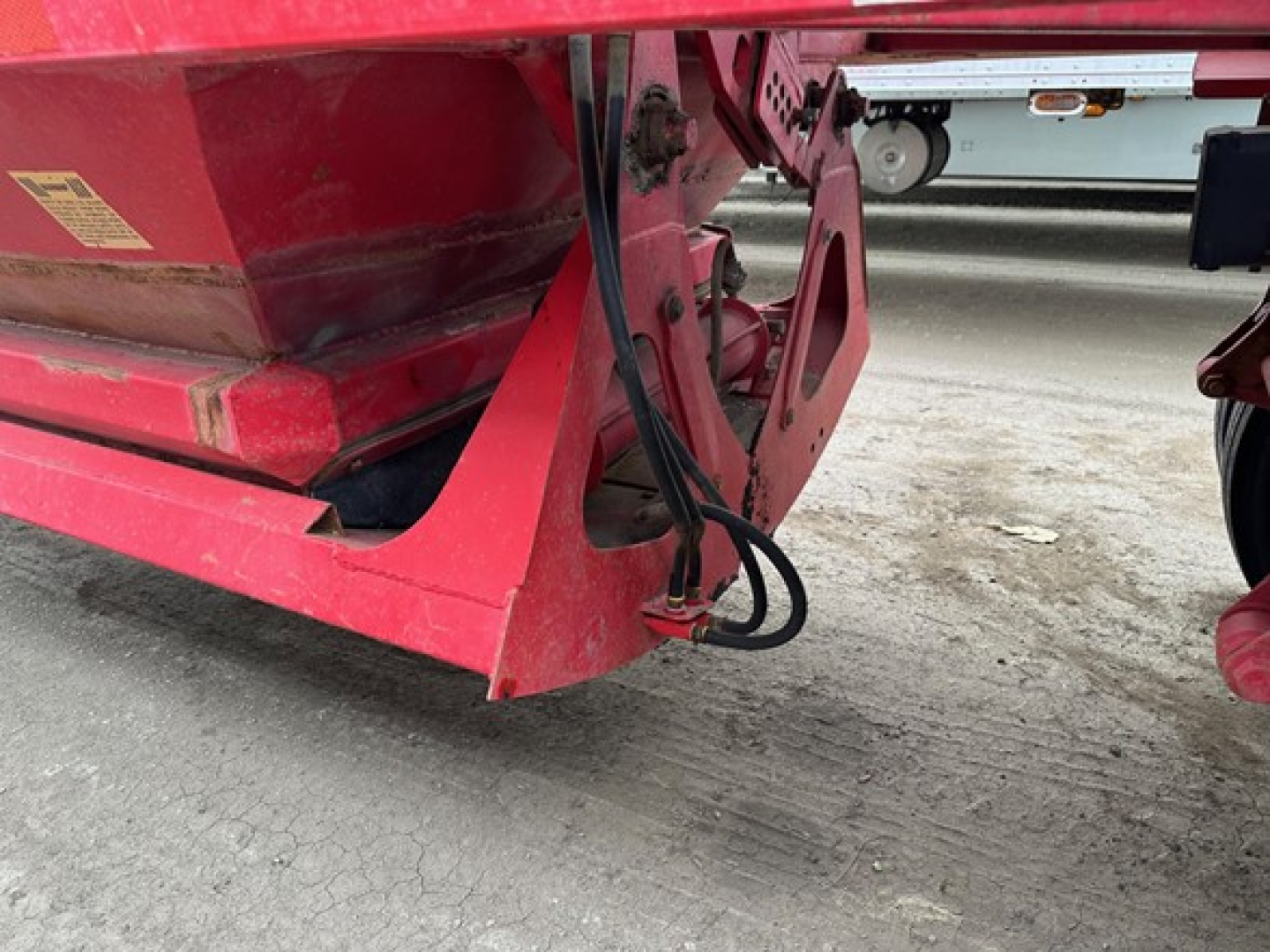 Ranco LW11-20P Pup trailer hitch area showing red metal frame and hydraulic hoses.