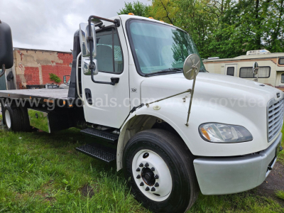 White Freightliner M2 106 cab exterior showing side view mirrors, front bumper, wheel, and step with stock number plate; text on image includes watermark and generic vehicle features.