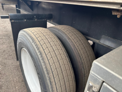 Trailer dual tires and undercarriage view showing two wheels and suspension on Fontaine INFINITY flatbed trailer