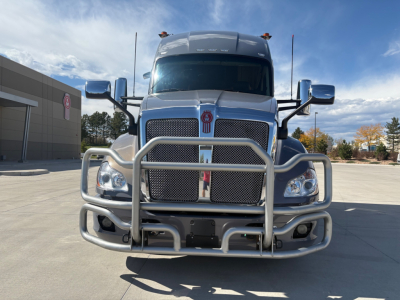 Kenworth T680 truck front view showing bumper guard and grille with emblem, two side mirrors, chrome headlights, kidney grille design.