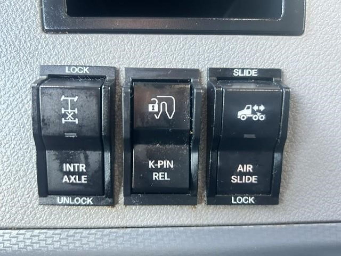 Truck interior switch panel with lock, slide, intr axle, k-pin rel, air slide icons from Freightliner Cascadia interior