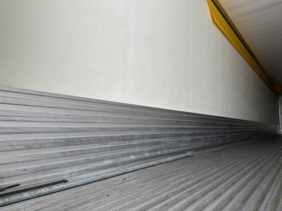 Trailer interior wall and floor of a 2021 Utility 3000R trailer cargo area showing ribbed metal floor and side wall