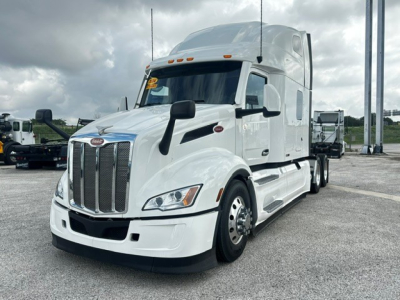 Peterbilt 579 truck in white, front view with grille and headlights visible in a dealership lot.