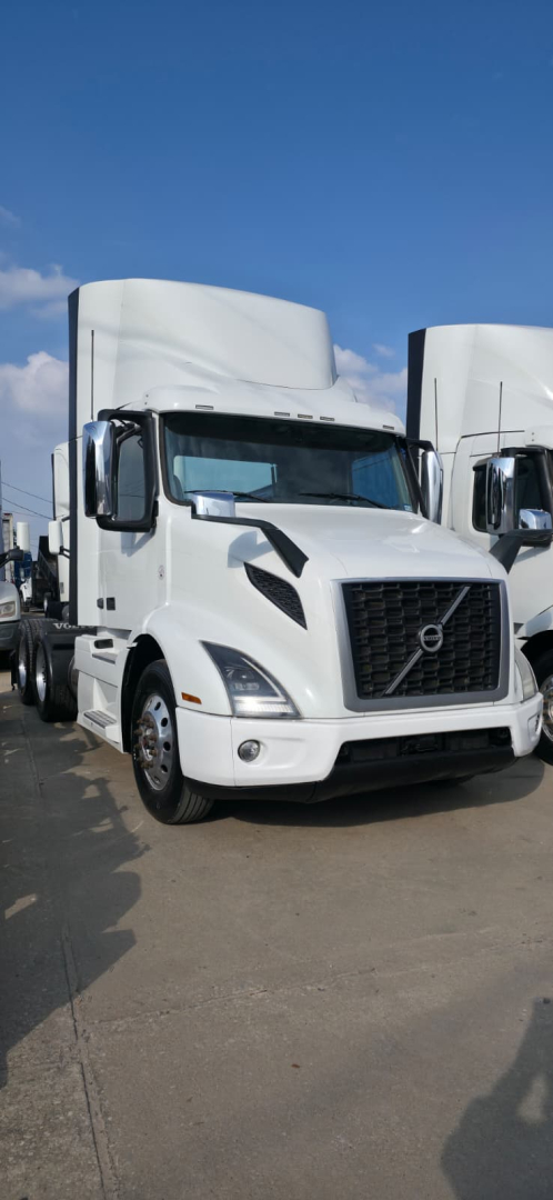 Truck cab front view of a white 2019 Hino 155 box truck showing grille and headlights