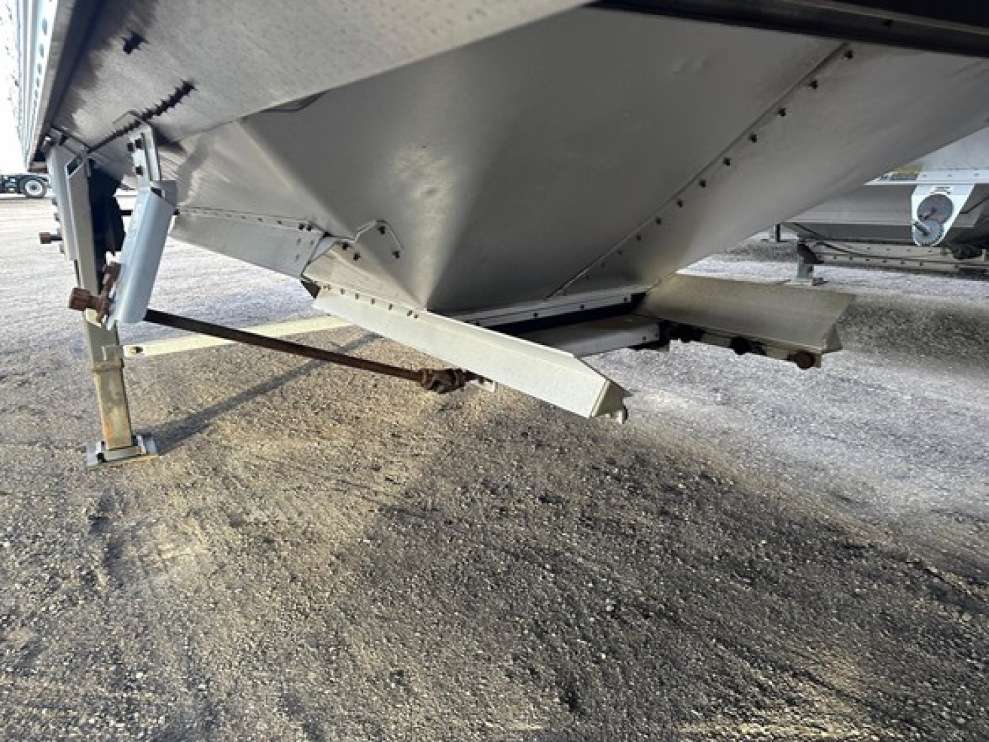 Trailer underside showing frame, landing gear and support beam of a 2020 Timpte Super Hopper hopper trailer.