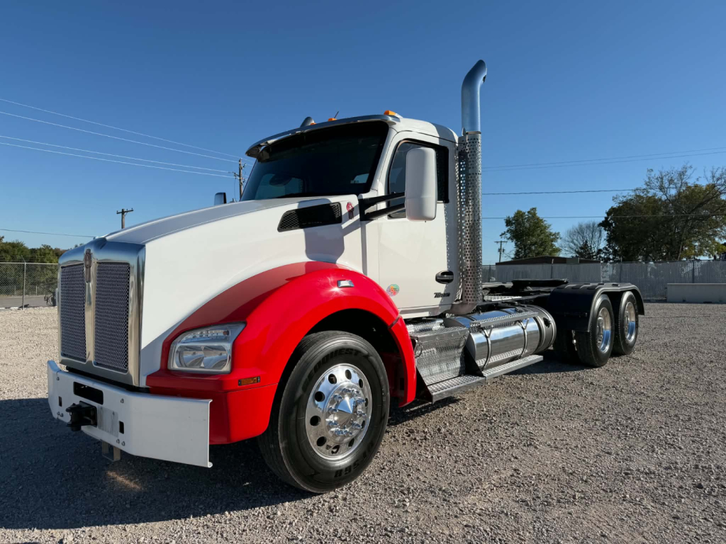 Kenworth T880 conventional daycab truck, white cab with red fenders, side exhaust stack, chrome fuel tanks, six-wheel semi tractor, VIN 1XKZDP9X5NJ125456 visible.