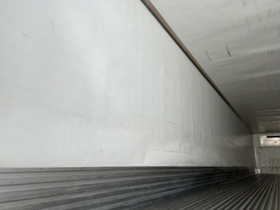 Reefer trailer interior wall and floor showing metal ribbed floor and side panel from a 2018 Utility 3000R unit