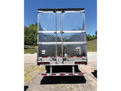 Reefer trailer rear view showing diamond plate aluminum doors and taillights on a 2020 Utility 3000R.