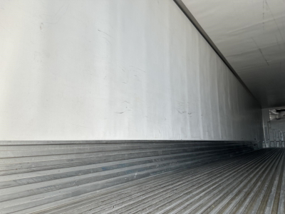 Trailer interior of a 2017 Utility 3000R refrigerated trailer showing ribbed floor and smooth side walls.
