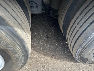 Two Hankook tires on a trailer with a gap between them; road surface visible.
