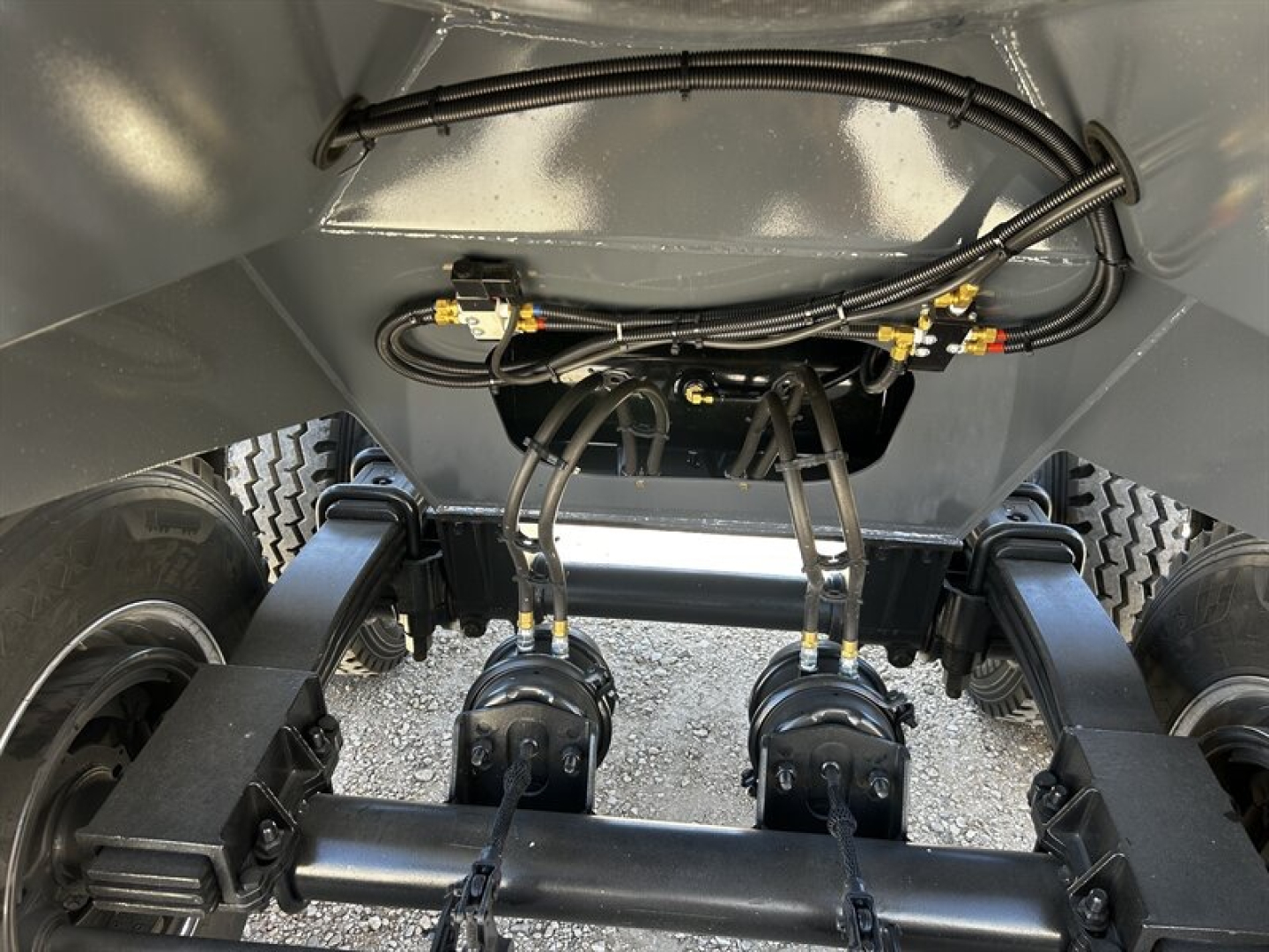IN CAB HIGH LIFT PNEUMATIC GATE CONTROLS WITH ACCESIBLE VALVES AND MANUAL OVERRIDE PUSH PULL VALVE, N STOCK IN SAN ANTONIO