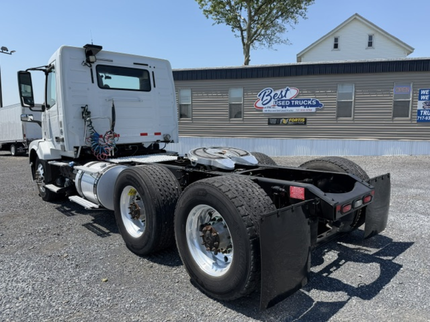 Volvo VNL64T300 tractor rear/side view showing dual rear axles and fifth-wheel area with the operator cab in background.