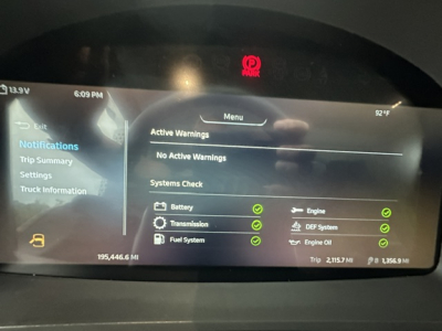 Dashboard screen of Kenworth T880 showing system checks: Battery, Engine, Transmission, DEF System, Fuel System, Engine Oil all with green indicators. Active warnings: No active warnings. Trip information and settings visible.