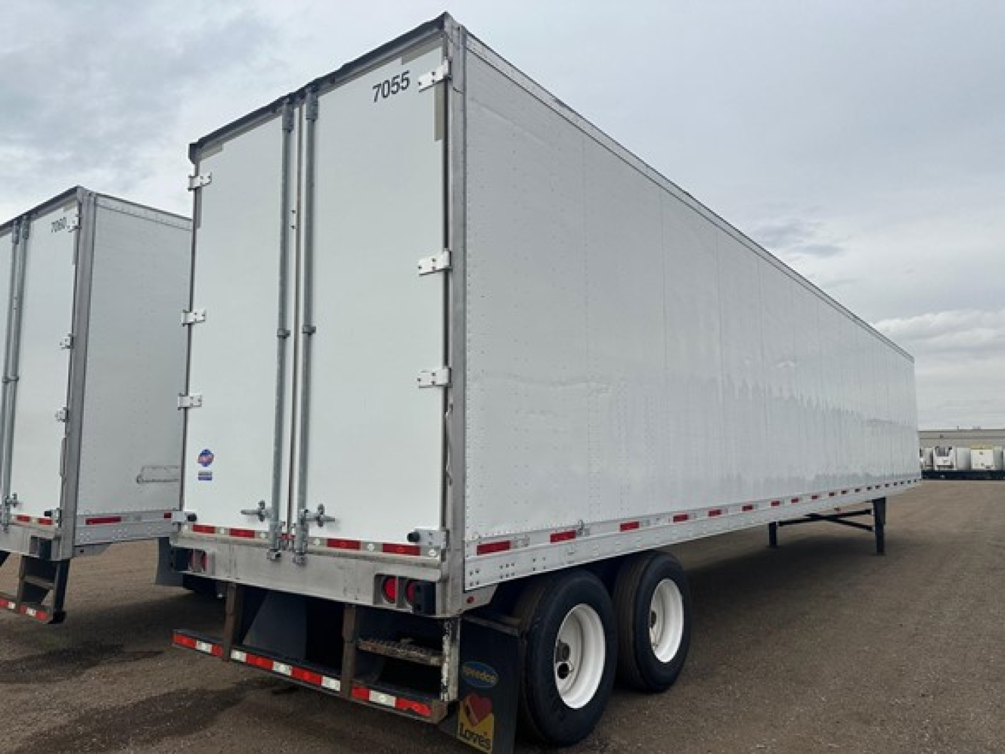 Trailer 2018 Utility 4000Dx side view with dual rear doors and double axle.