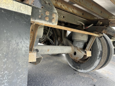 Trailer undercarriage showing wheel hub, suspension, and steel frame of a 2018 Utility 3000R reefer trailer.