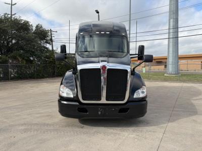 Kenworth T680 front view showing large black grille, chrome surround, dual upright mirrors, headlights, and Kenworth logo on grille.