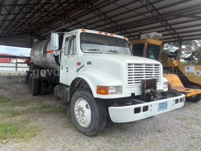  International 4900 street view front-left showing fuel/oil tanker attached under a metal shelter.