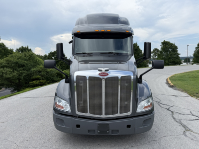 Peterbilt 579 front view showing bold grille, large headlights, and upright mirrors.