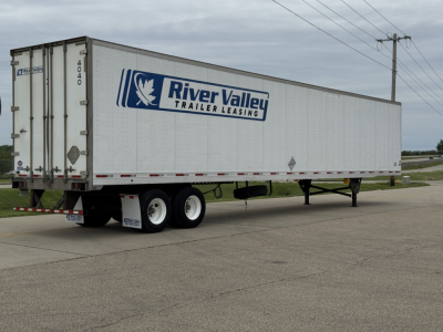 Trailer side view showing River Valley Trailer Leasing logo on a Utility 4000D-X trailer.