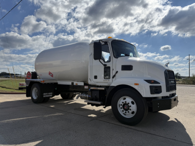 White Mack MD7 tanker truck profile showing front and side view with cylindrical tank and cab, VIN 1M2MDBAB9TS077939, stock 68490, new. 