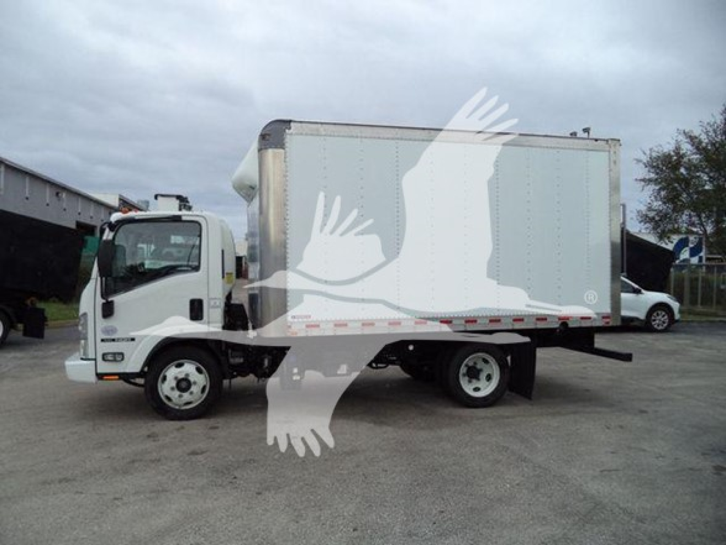 Isuzu NPR/NQR box truck side view showing cargo box and cab with white exterior and decals, VIN JALE5W161K7901724 where visible.