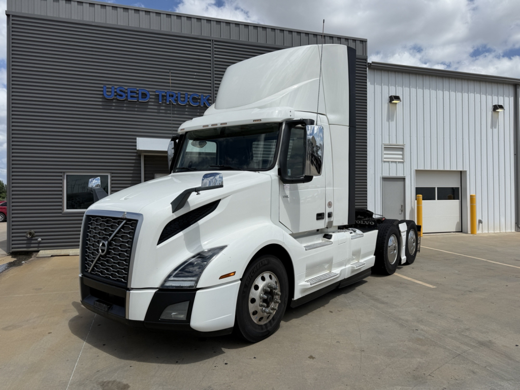 Volvo VNL300 truck in front of a dealership showing white cab and sleeper with stock number B3451P and VIN 4V4NC9EH5KN199055.