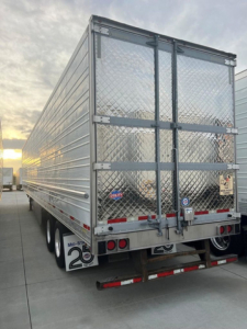 Trailer rear view of a 2021 Utility Reefer showing dual rear doors with diamond plate and metal framing, stock number U91140, VIN 1UYVS2539M2382653, two-axle tandem, bumper and taillights.