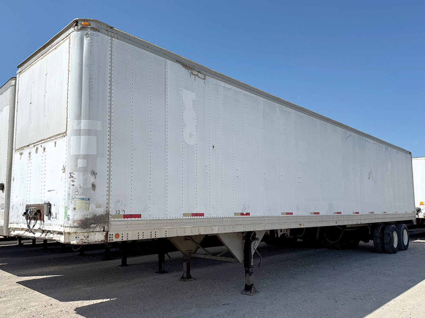 Aluminum trailer with Reefer Trailmobile, side view showing exterior panels and landing gear, stock number 553137, VIN 1XPBDP9X0PD872430.