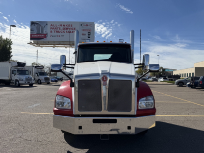 Kenworth T880 front view showing chrome grille and bumper.