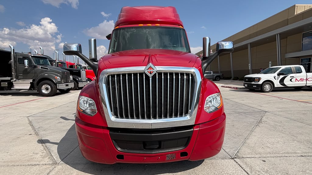 2022 International LT625