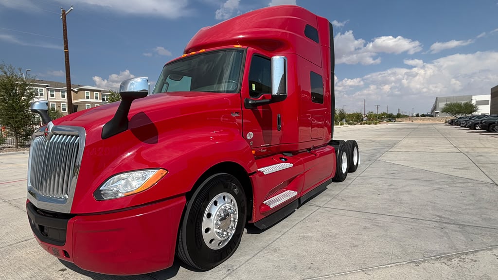 2022 International LT625