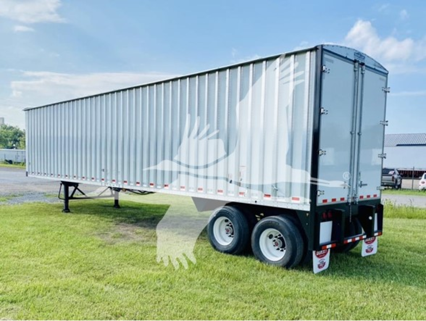 Trailer side view showing gray Dorsey walking floor trailer with dual rear axles and landing gear, VIN 7KYCW4527VED48297.