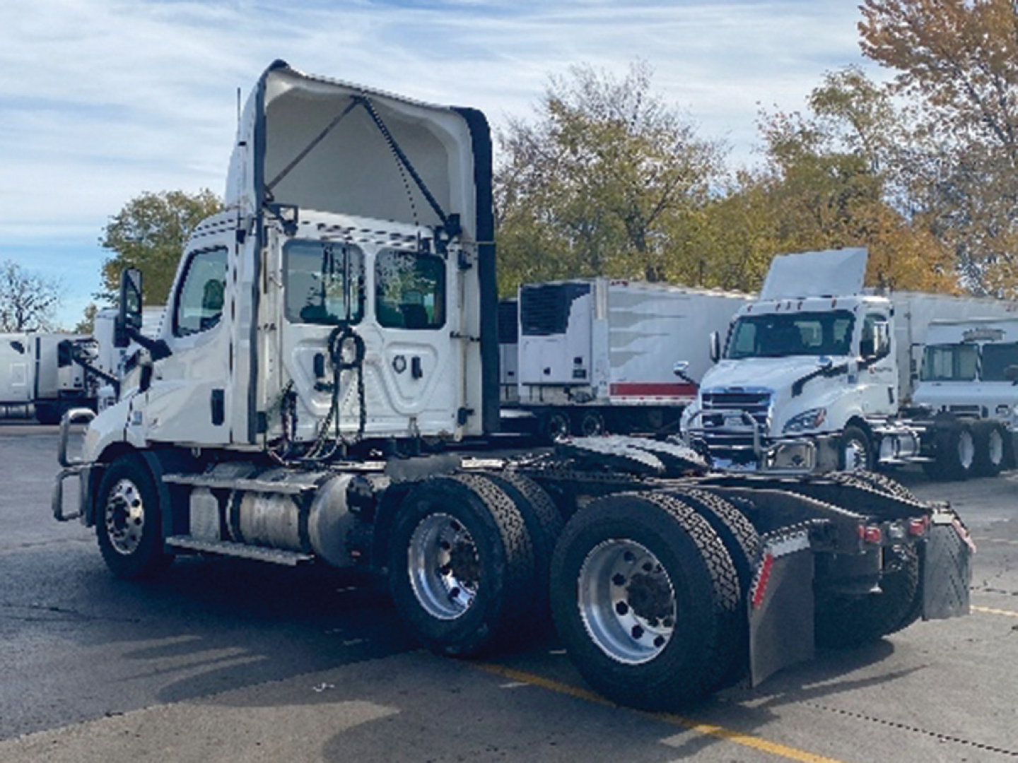 Freightliner Cascadia Daycab tractor 2020 rear view showing chassis and dual rear axles with fifth wheel, white cab, VIN 3AKJHTDV1LDLX8529 visible on listing.