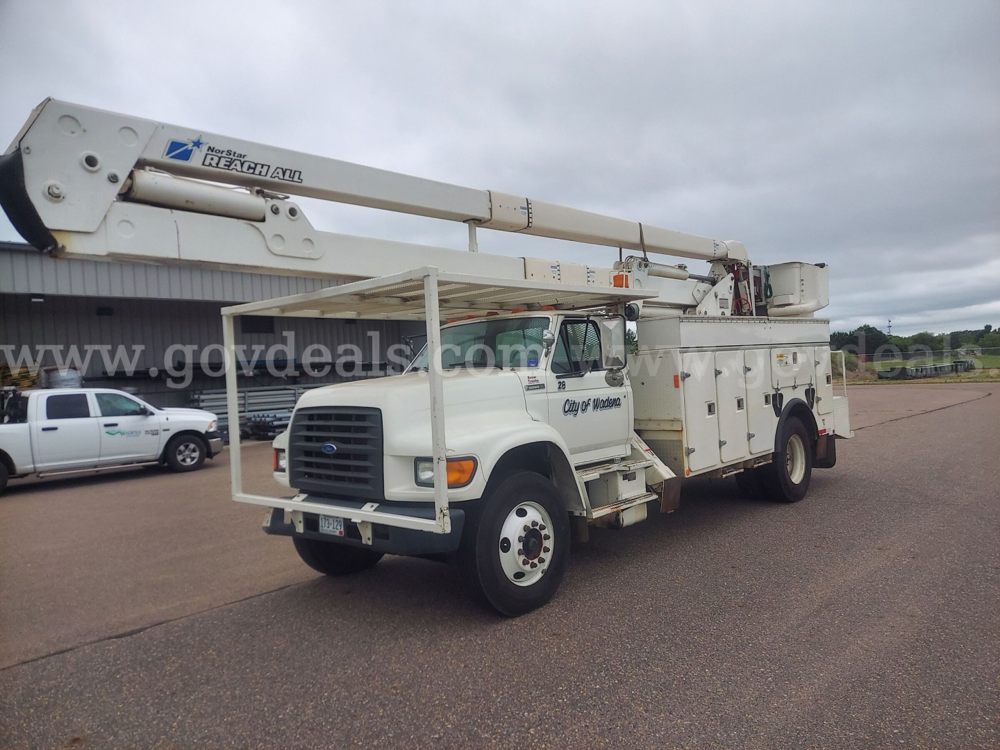 SOLD - 1997 Ford F800 Bucket Truck for Sale in Wadena, MN - VIN
