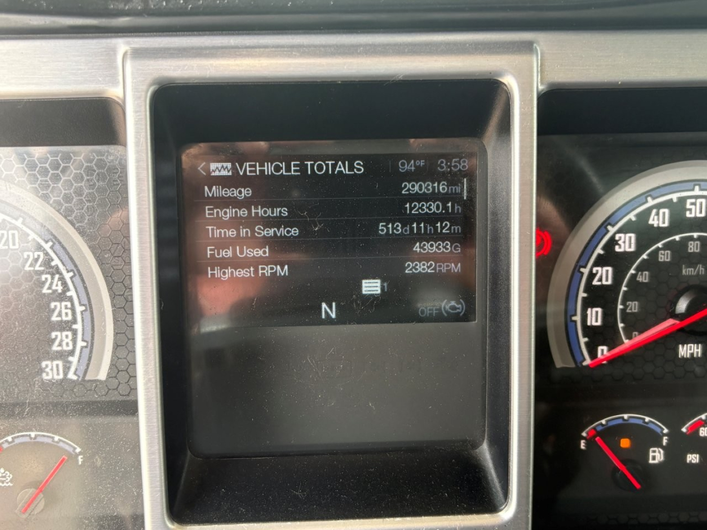 Dashboard display showing vehicle totals: mileage 29031 miles, engine hours 12330.1 hr, time in service 513d11h12m, fuel used 4393 gal, highest RPM 2382 RPM, N gear indicator.