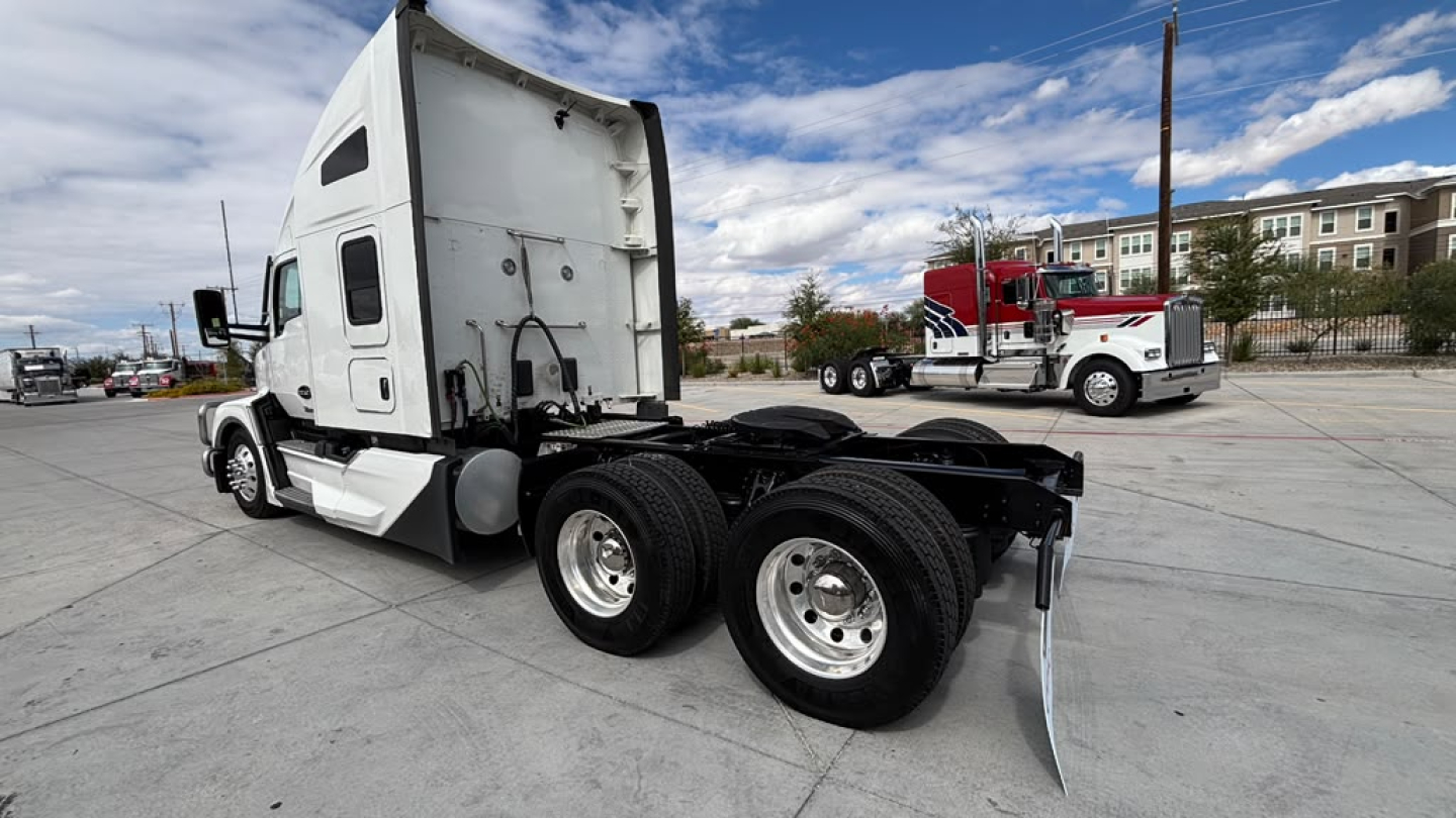 Kenworth T680 truck chassis with sleeper cab, 6x4 rear dual axles, white cab, in-service used vehicle.