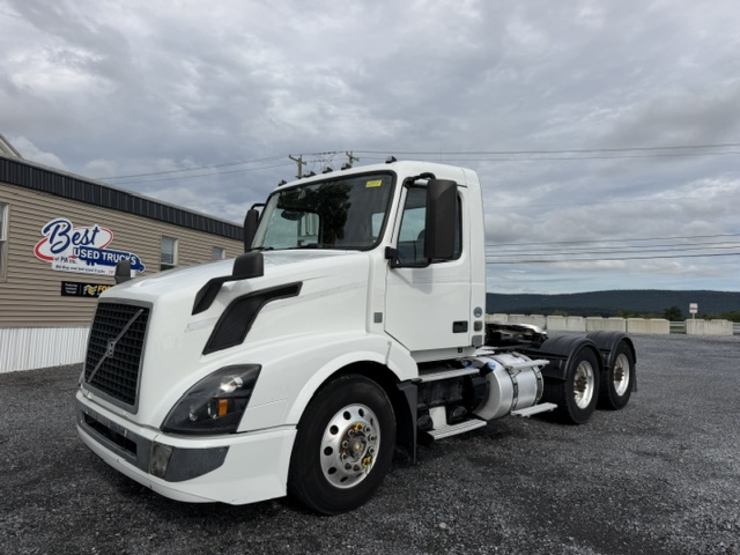 2016 Volvo VNL64T300 truck chassis side view showing cab and rear air cleaner with fuel tanks and wheels.