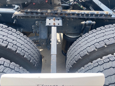 Rear tractor frame and dual rear axles of a 2019 Volvo VNL300 truck showing chassis, suspension brackets, and dual tires.